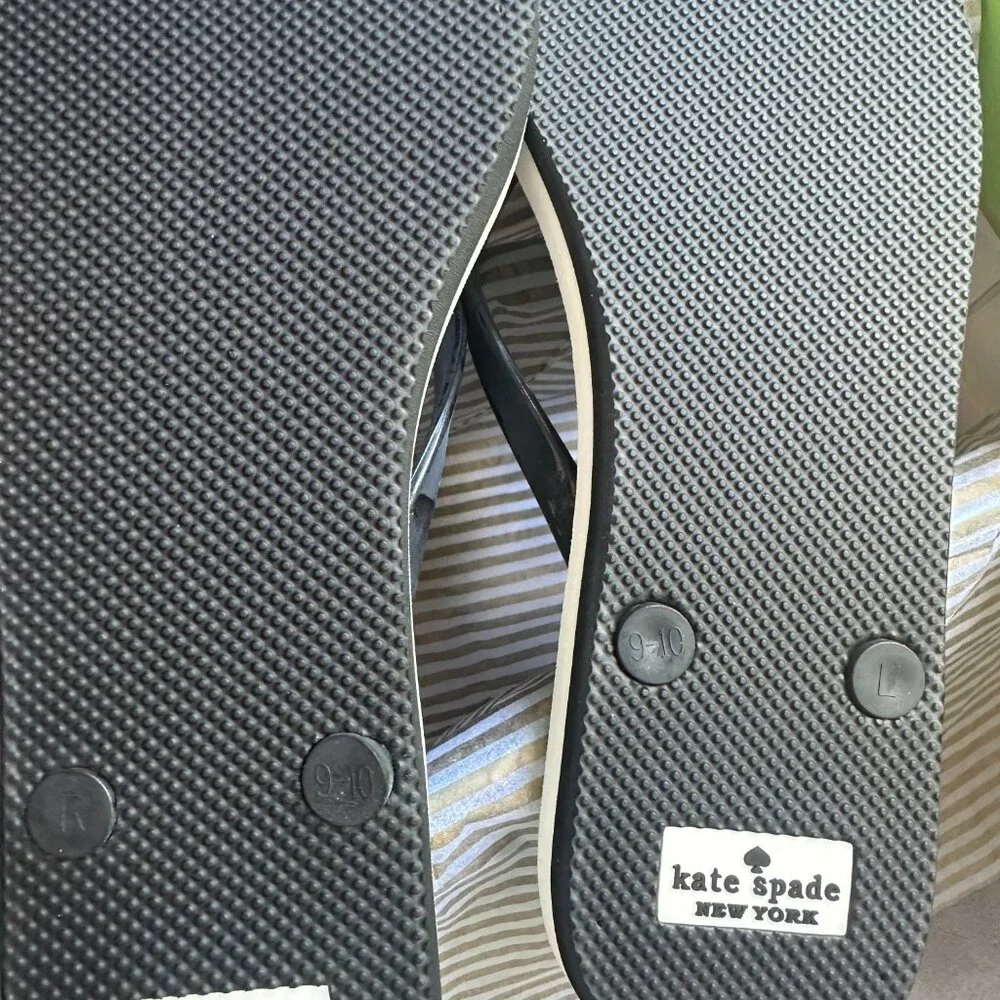 Kate Spade NOVA Sandals Flip Flops Black Shiny Rubber Hollyhock Print NIB s11